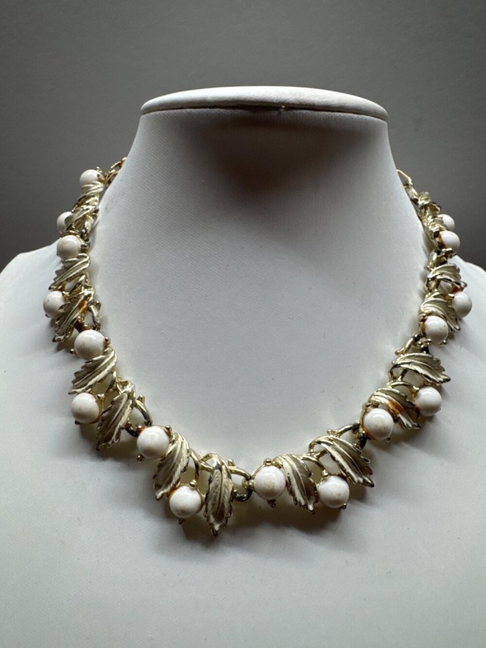 Vintage Gold-Tone Necklace Paperclip Chain Faux Pearls Leaf Accents 16 Inches Lo